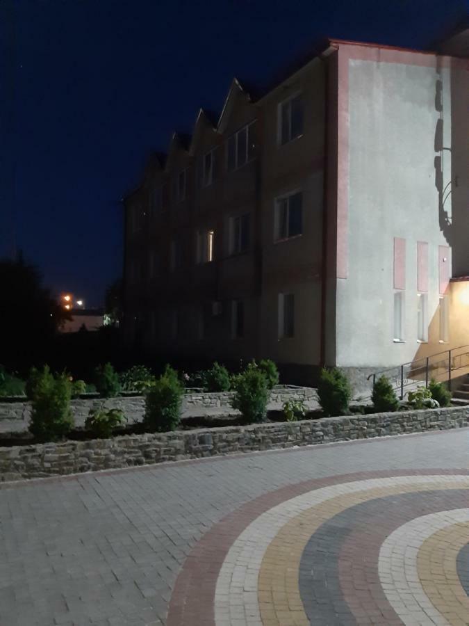 Готель Адріана Dunaivtsi Exteriör bild